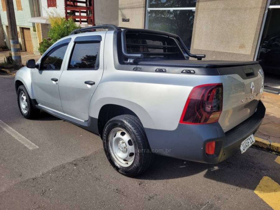 RENAULT - OROCH - 2017/2018 - Prata - R$ 74.000,00