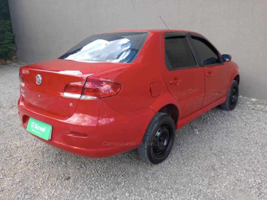FIAT - SIENA - 2010/2011 - Vermelha - R$ 29.000,00