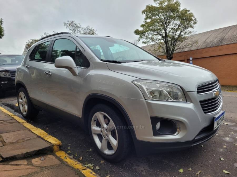 CHEVROLET - TRACKER - 2014/2015 - Prata - R$ 70.000,00
