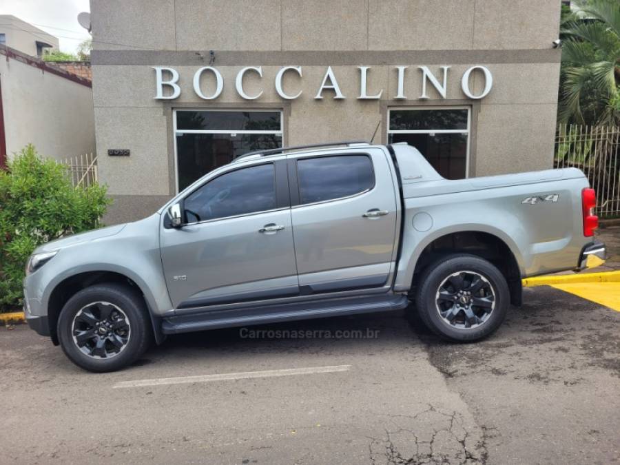 CHEVROLET - S10 - 2023/2024 - Prata - R$ 223.000,00