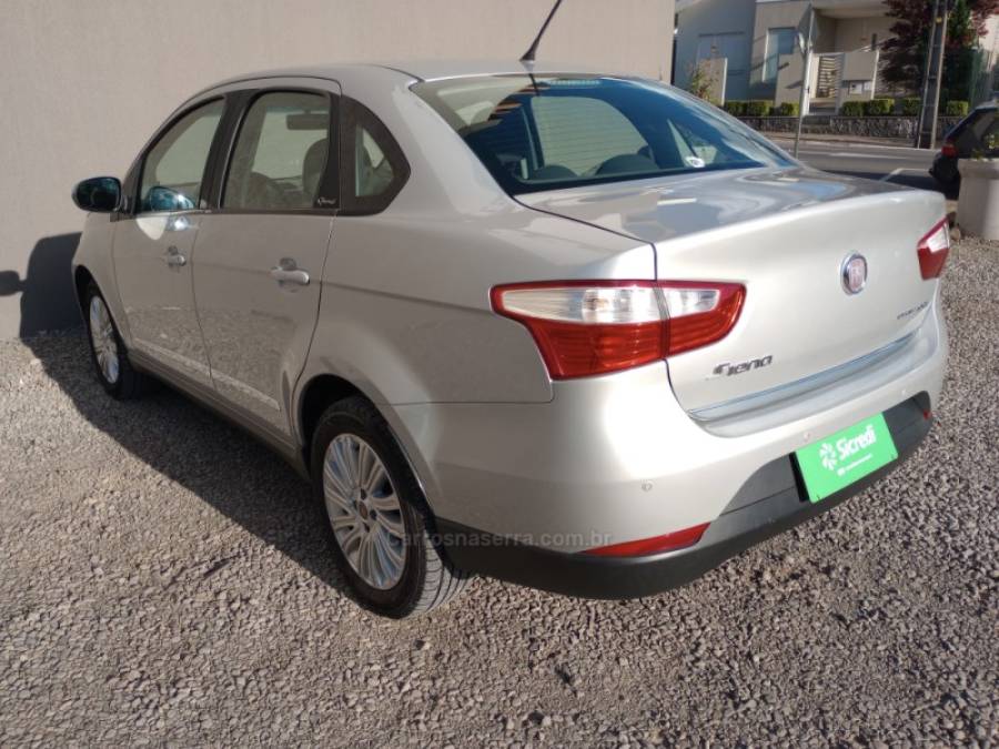 FIAT - GRAND SIENA - 2014/2015 - Prata - R$ 45.000,00