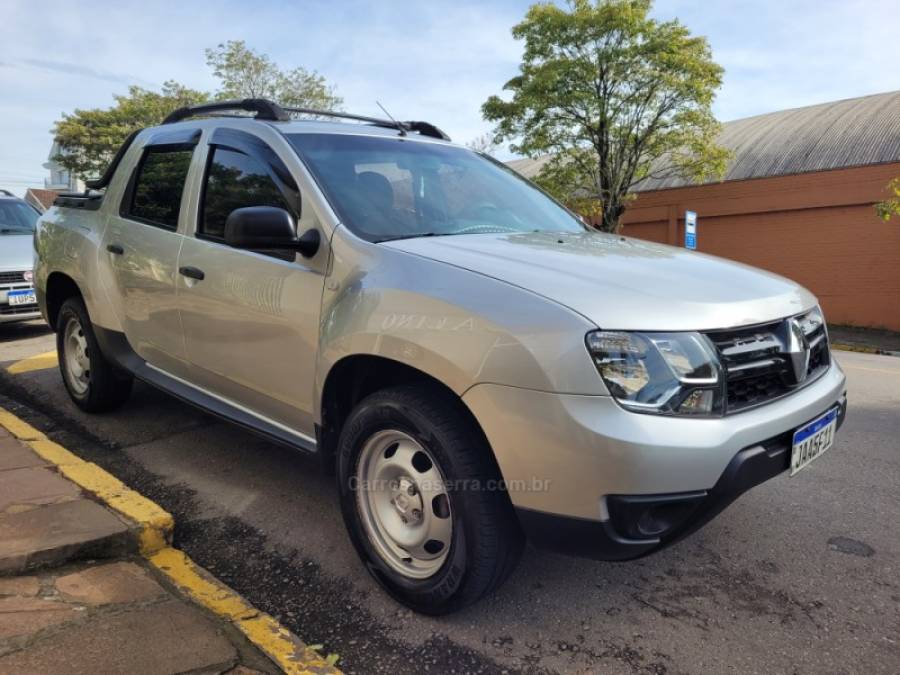 RENAULT - OROCH - 2017/2018 - Prata - R$ 74.000,00