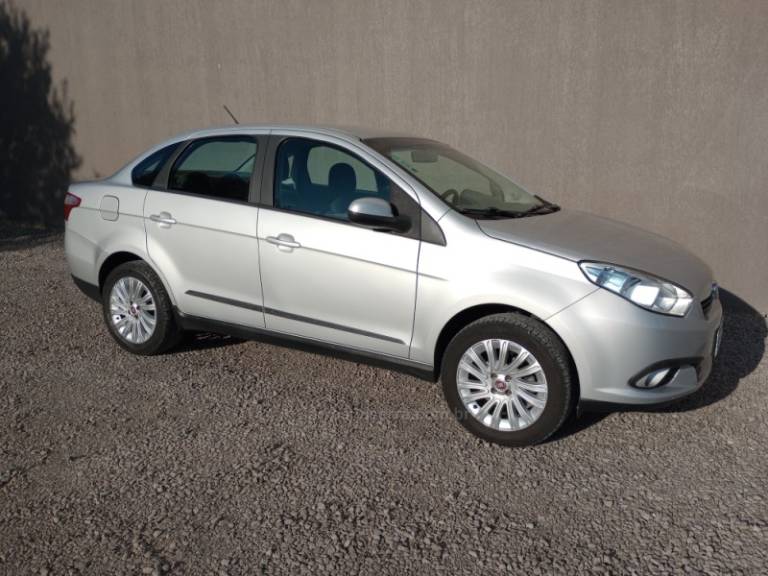 FIAT - GRAND SIENA - 2014/2015 - Prata - R$ 45.000,00