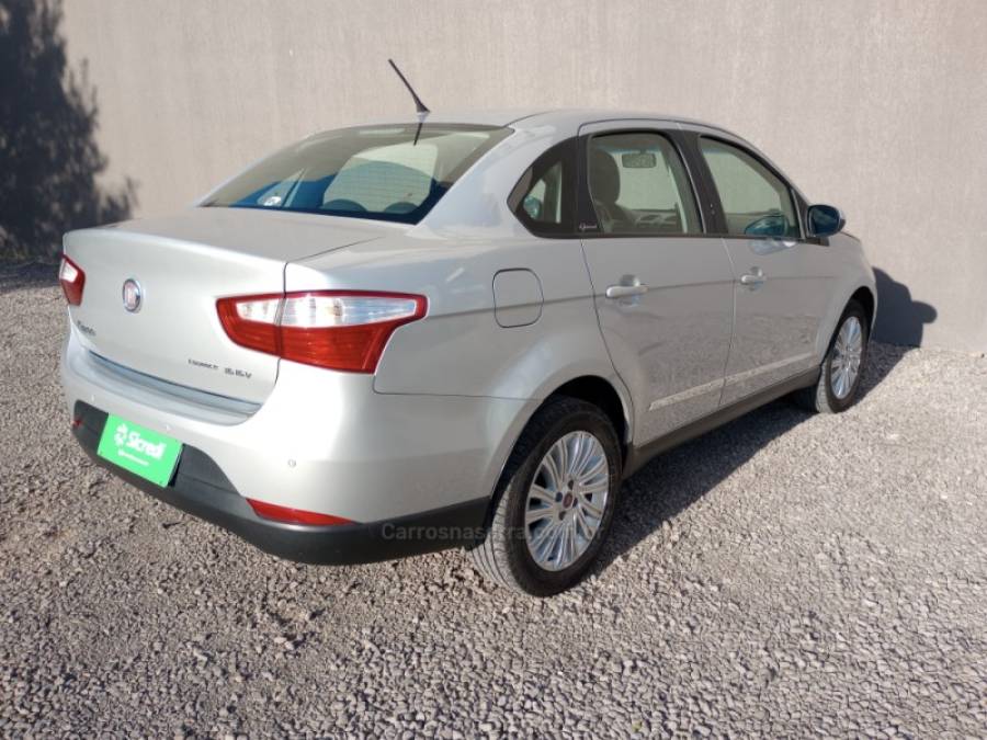 FIAT - GRAND SIENA - 2014/2015 - Prata - R$ 45.000,00