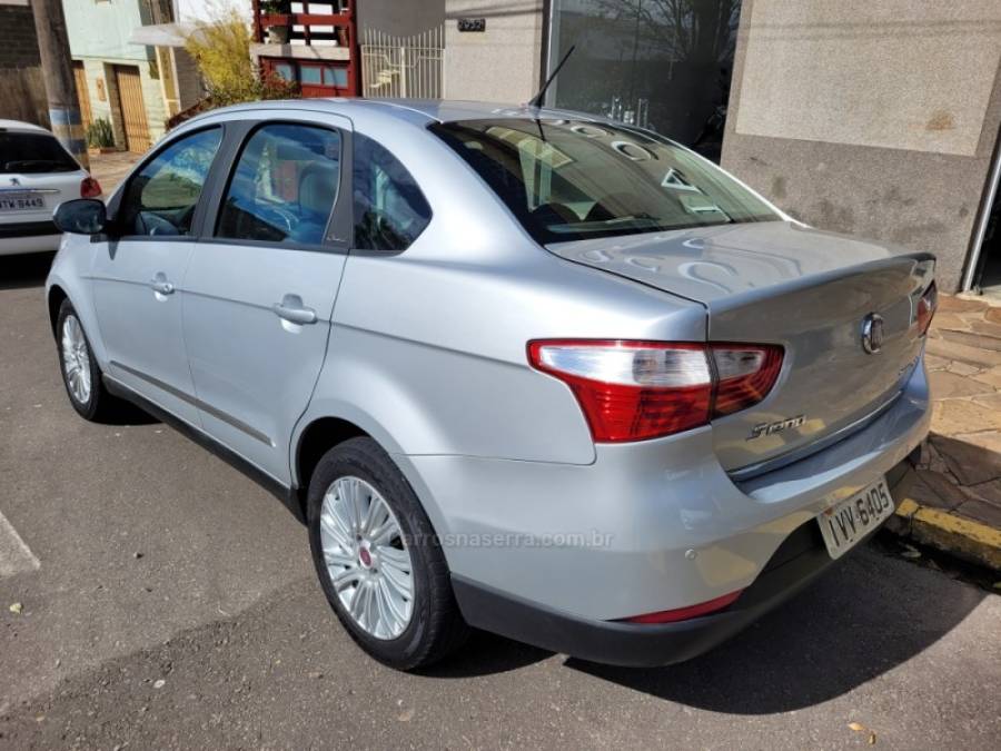 FIAT - GRAND SIENA - 2014/2015 - Prata - R$ 45.000,00