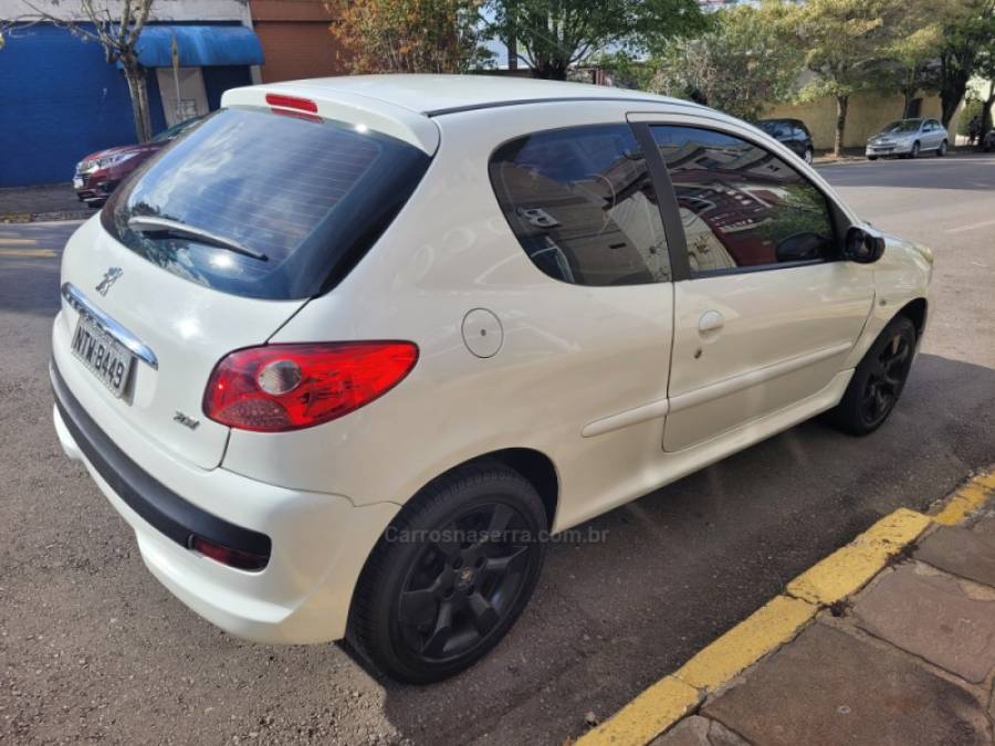 PEUGEOT - 207 - 2010/2011 - Branca - R$ 17.500,00