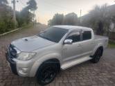 TOYOTA - HILUX - 2011/2011 - Prata - R$ 120.000,00