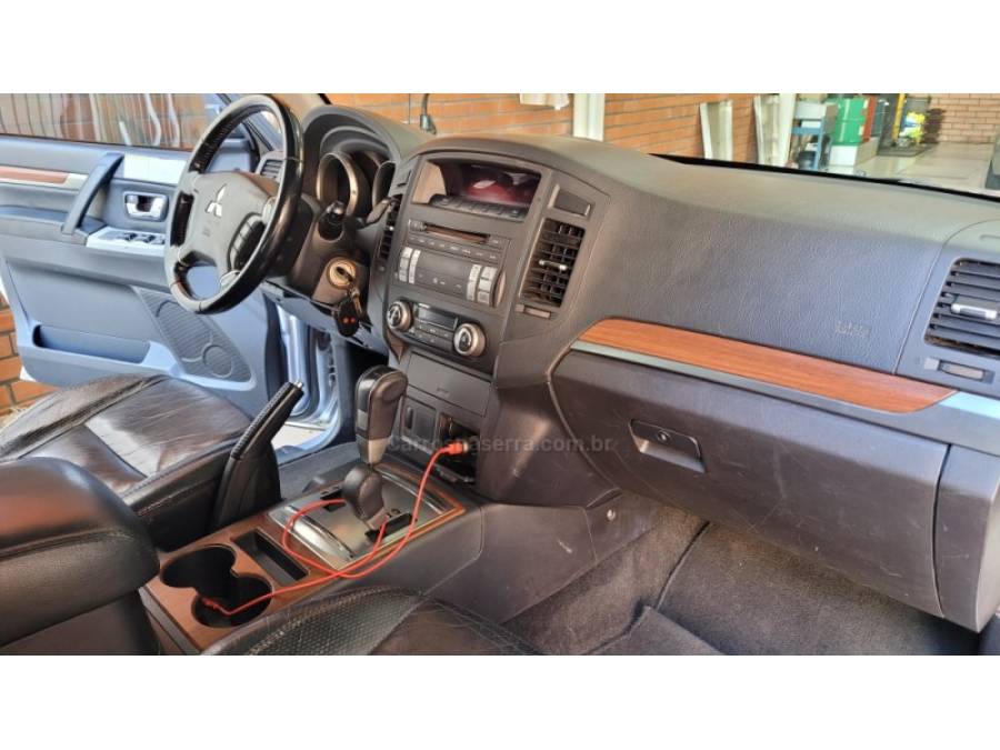 MITSUBISHI - PAJERO FULL - 2007/2008 - Prata - R$ 77.000,00