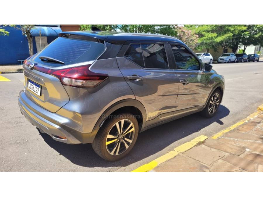 NISSAN - KICKS - 2023/2024 - Cinza - R$ 121.000,00
