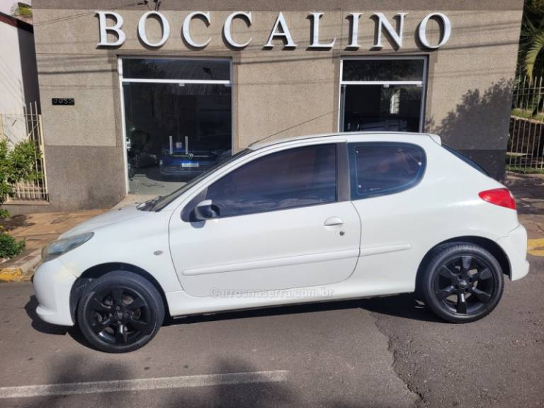 PEUGEOT - 207 - 2010/2011 - Branca - R$ 17.500,00