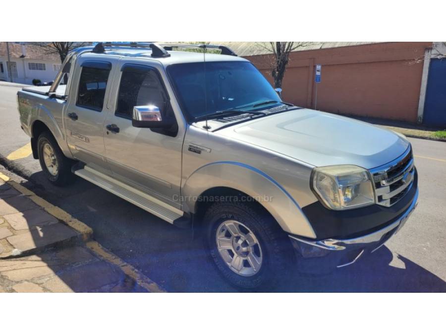 FORD - RANGER - 2010/2011 - Prata - R$ 85.000,00