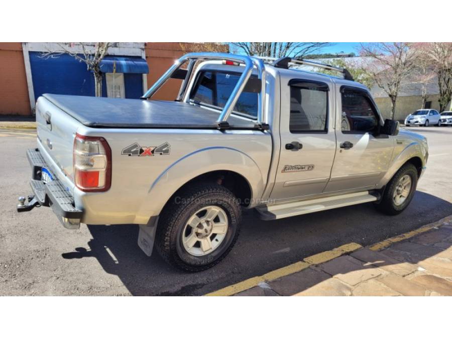 FORD - RANGER - 2010/2011 - Prata - R$ 85.000,00