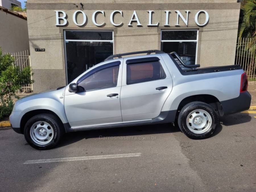 RENAULT - OROCH - 2017/2018 - Prata - R$ 74.000,00