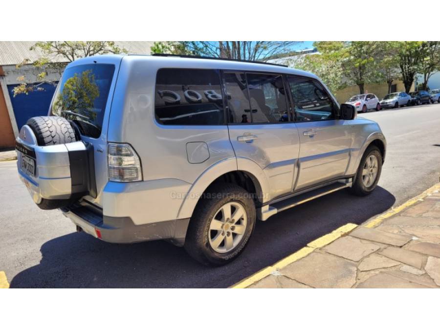 MITSUBISHI - PAJERO FULL - 2007/2008 - Prata - R$ 77.000,00