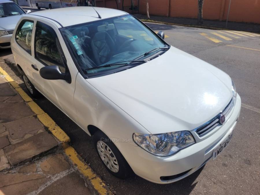 FIAT - PALIO - 2015/2015 - Branca - R$ 30.000,00