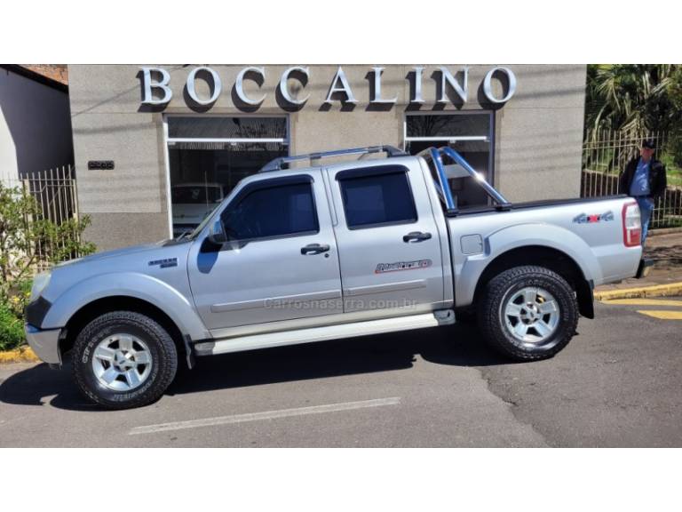 FORD - RANGER - 2010/2011 - Prata - R$ 85.000,00