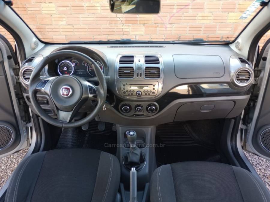 FIAT - GRAND SIENA - 2014/2015 - Prata - R$ 45.000,00